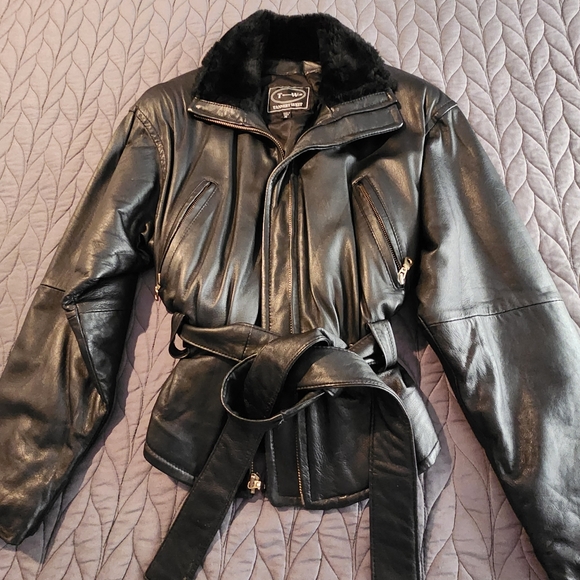 Ladies leather jacket - Picture 8 of 9